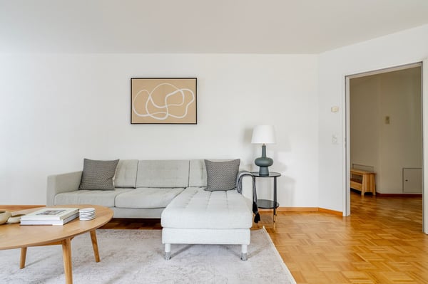 Bright & Modern 3-Room Apartment with Balcony 2