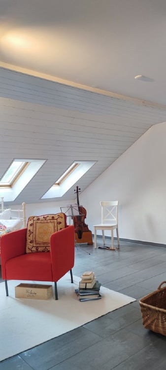 Charmantes 1-Zimmer-Wohnung im 5. OG an zentraler Lage in Thun 2