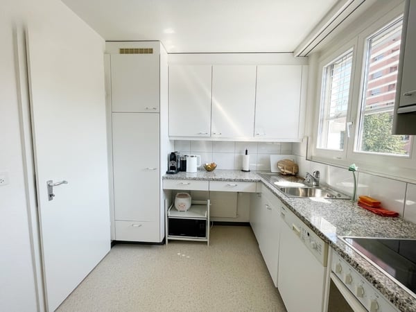 Moderne 2.5-Zimmer-Wohnung in Baar mit Balkon 4