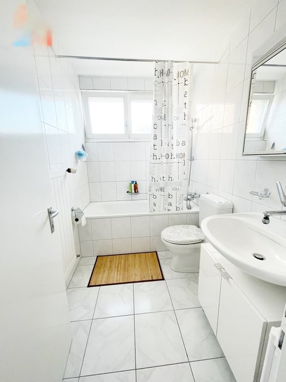 Moderne 2.5-Zimmer-Wohnung in Baar mit Balkon 1