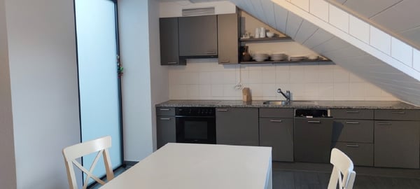 Charmantes 1-Zimmer-Wohnung im 5. OG an zentraler Lage in Thun 4