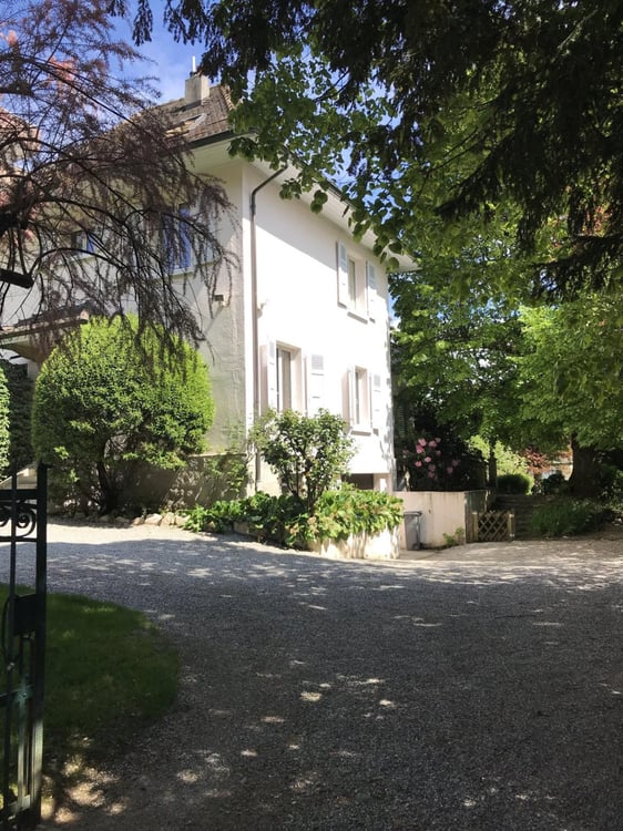 WUNDERSCHÖNES 9-ZIMMER-ANWESEN IN PETIT SACONNEX MIT GROSSEM GARTEN UND RUHE 13