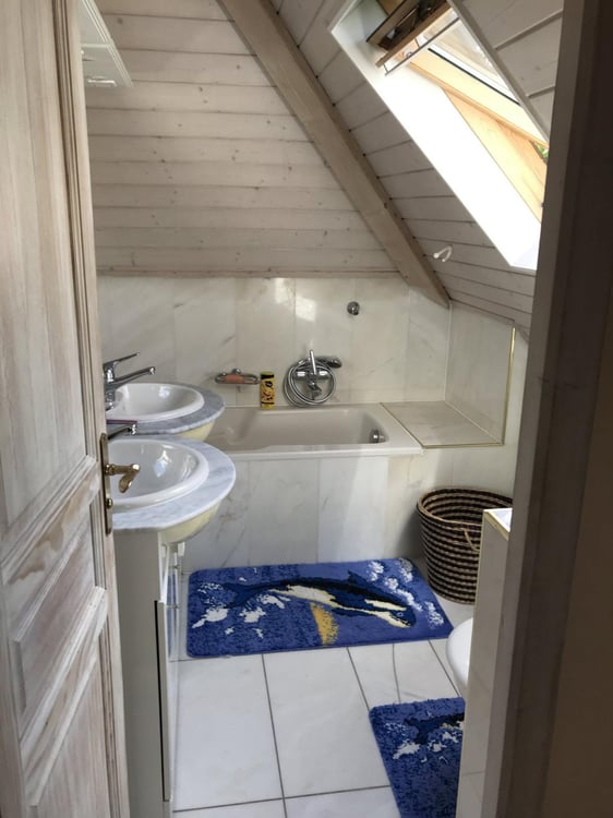 WUNDERSCHÖNES 3-ZIMMER-ANWESEN IN PETIT SACONNEX MIT GROSSEM GARTEN UND RUHE 10
