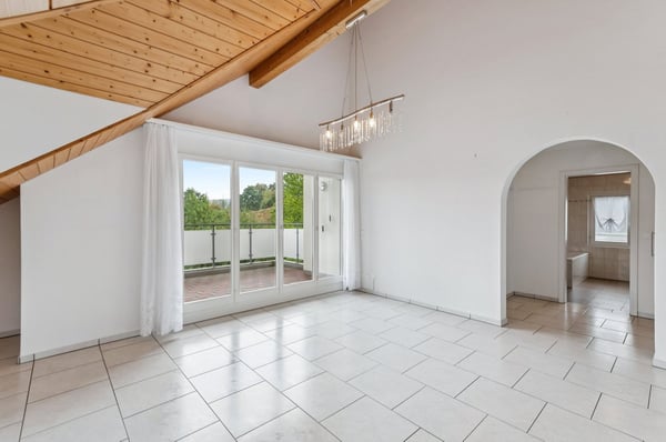 Charmante 4-Zimmer-Dachgeschosswohnung mit Balkon – ländliche Idylle, urbane Nähe 1