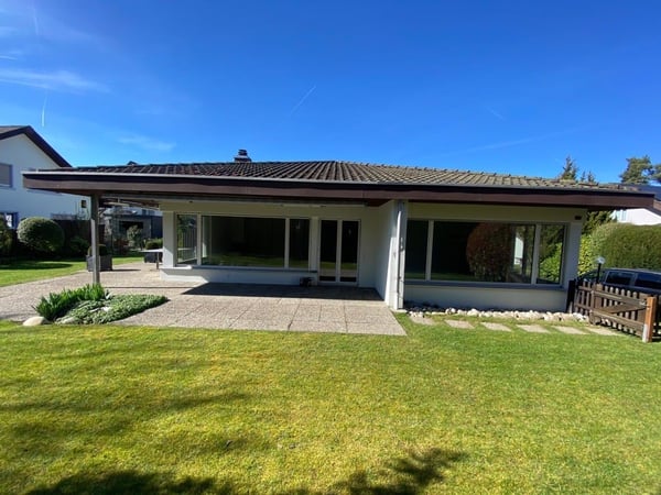 Exklusives 7.5-Zimmer-Haus mit grosser Gartenanlage und Doppelgarage 2