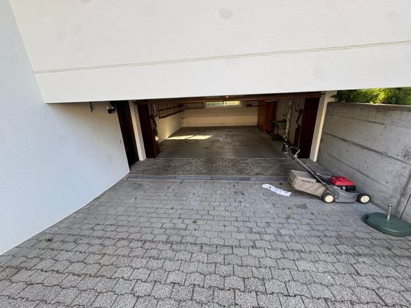 Exklusives 7.5-Zimmer-Haus mit grosser Gartenanlage und Doppelgarage 9