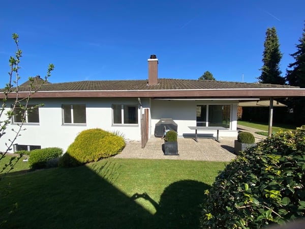Exklusives 7.5-Zimmer-Haus mit grosser Gartenanlage und Doppelgarage 3