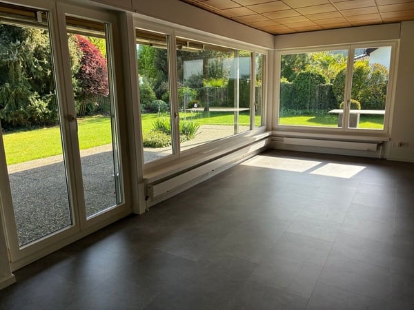 Exklusives 7.5-Zimmer-Haus mit grosser Gartenanlage und Doppelgarage 4