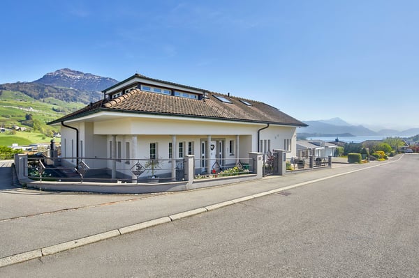 Viel Platz für die ganze Familie mit Sicht auf See und Berge 2