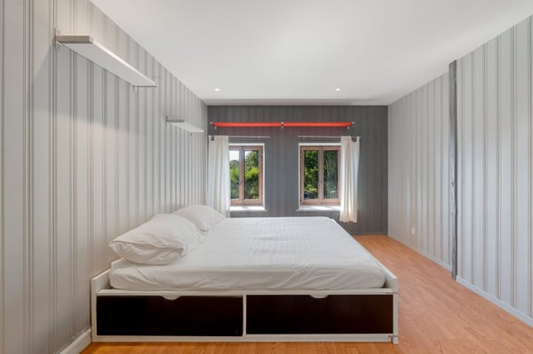 Duplex de caractère dans une ferme du XIXe siècle, face au Léman et aux Alpes 8