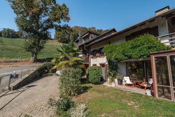Duplex de caractère dans une ferme du XIXe siècle, face au Léman et aux Alpes 2