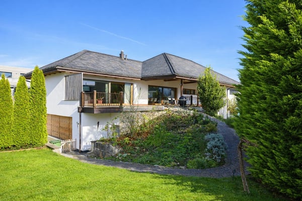 7.5-Zimmer-Villa mit Pool und Garten in Altstätten 2