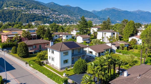 Kernsaniertes Zweifamilienhaus in Ascona 2