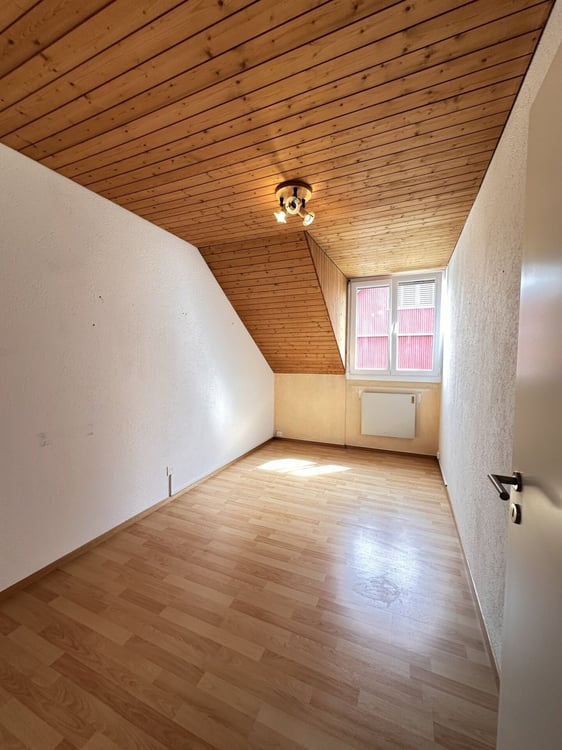 Grosszügige 5.5-Zimmer-Dachwohnung im Herzen von Muri 4