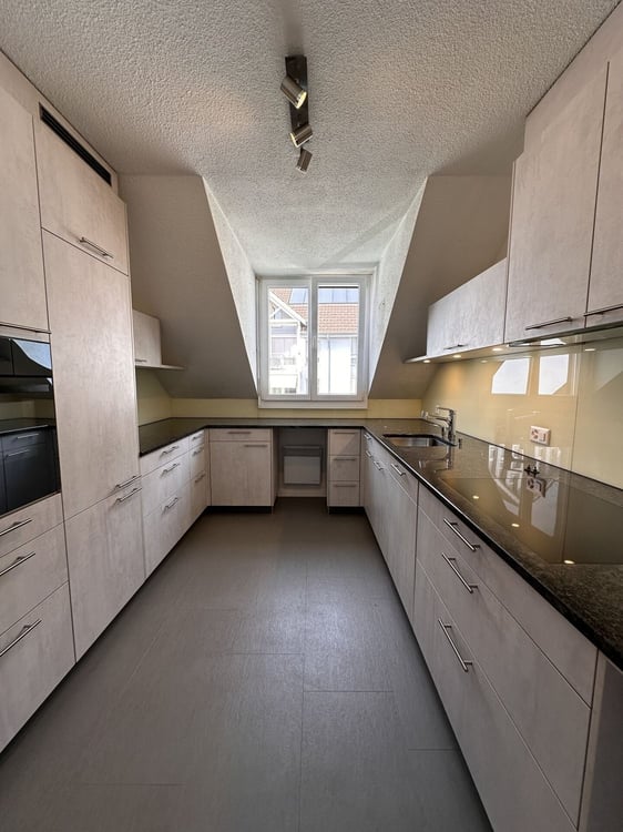 Grosszügige 5.5-Zimmer-Dachwohnung im Herzen von Muri 8