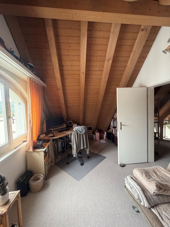Aussergewöhnliche Dach-Maisonettewohnung im idyllischen Römerhof 8
