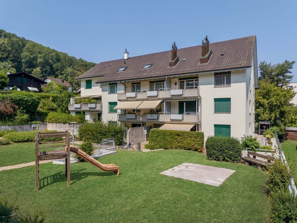Grosszügige 4-Zimmer-Wohnung mit zwei Balkonen und Weitblick ins Grüne