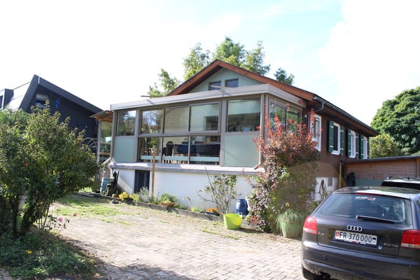 Emplacement de rêve proche du lac pour ce chalet modernisé, confortable et économe en énergie