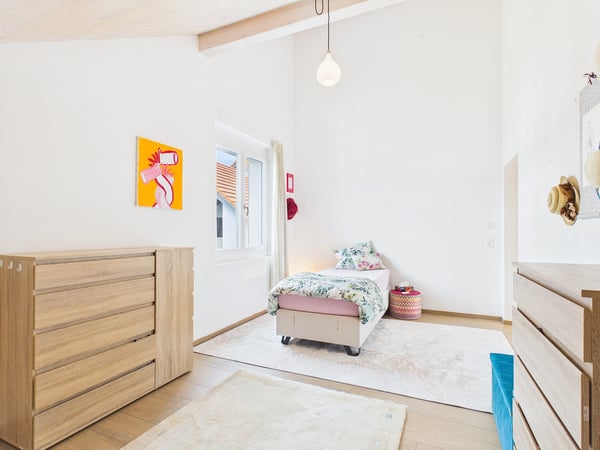 Stylische 3.5-Zimmer-Attikawohnung mit Balkon und direktem Liftzugang im Herzen von Zwingen 8