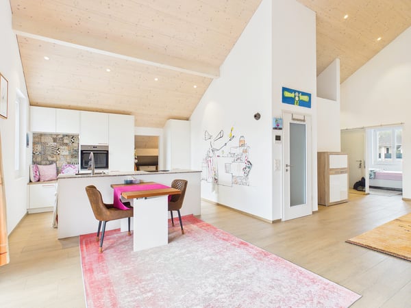 Stylische 3.5-Zimmer-Attikawohnung mit Balkon und direktem Liftzugang im Herzen von Zwingen 2