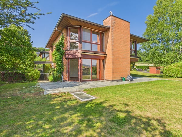 10.5-Zimmer-Einfamilienhaus mit Aussicht 1