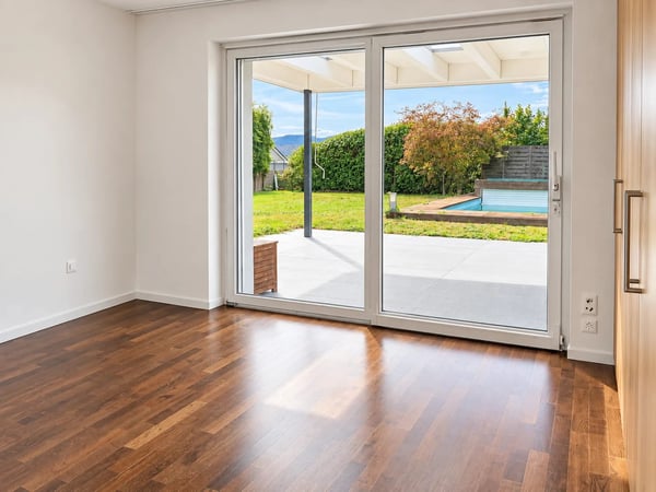 Grosszügiges Einfamilienhaus mit Pool und Garten in Füllinsdorf 12