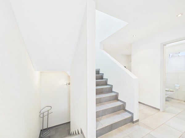 Modernes Einfamilienhaus mit Garten und schöner Weitsicht in Wolfwil 3