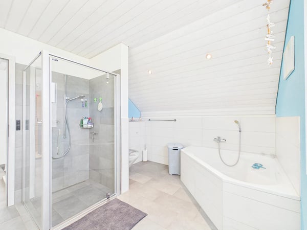 Modernes Einfamilienhaus mit Garten und schöner Weitsicht in Wolfwil 8