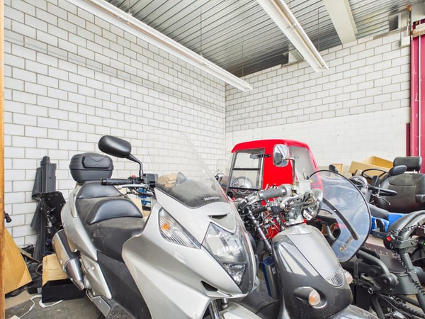 Halle mit 4 Räumen (ca. 350 m²) - ideal als Garage/Werkstatt in Rafz 6