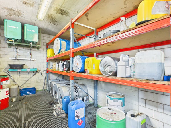 Halle mit 4 Räumen (ca. 350 m²) - ideal als Garage/Werkstatt in Rafz 8