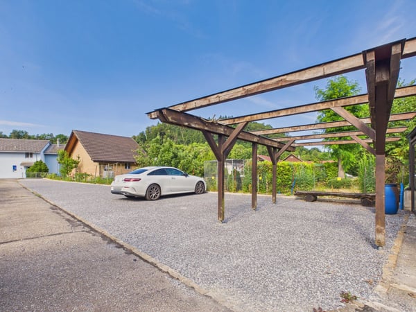 14 Aussenparkplätze an zentraler Lage in Hornussen - ab CHF 80.-/Monat 1