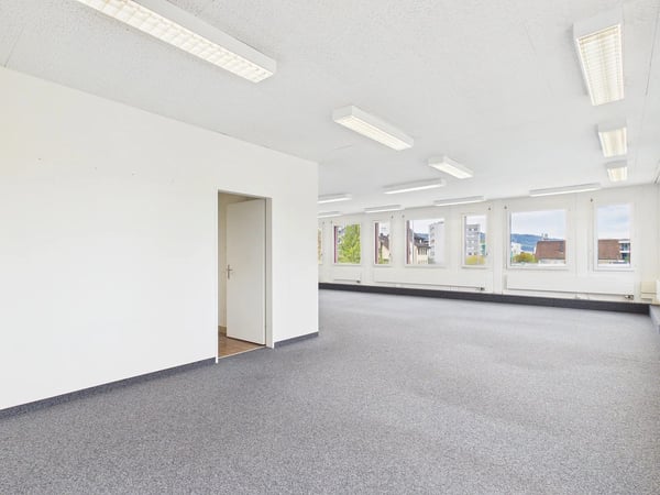 Zentrale Gewerbefläche 60 m² und 116 m² im 2. OG in Wohlen 6