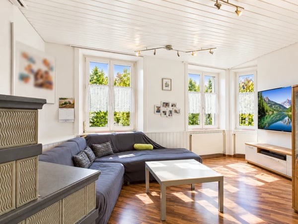 Grosszügiges 7-Zimmer-Bauernhaus mit Einliegerwohnung und vielseitigem Nutzungspotenzial 2