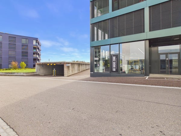 Eingerichteter Coiffeursalon mit 122 m² mieten in Spreitenbach 2
