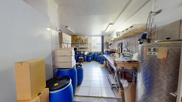 Gewerbeliegenschaft mit voll eingerichteter Brennerei und Ausbaupotenzial für eine grosszügige 5½-Zimmer-Wohnung 7