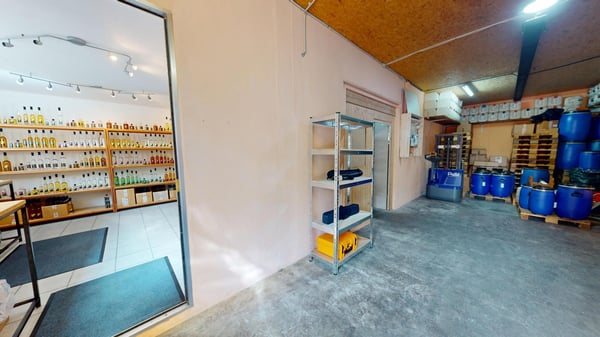 Gewerbeliegenschaft mit voll eingerichteter Brennerei und Ausbaupotenzial für eine grosszügige 5½-Zimmer-Wohnung 5