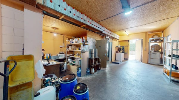 Gewerbeliegenschaft mit voll eingerichteter Brennerei und Ausbaupotenzial für eine grosszügige 5½-Zimmer-Wohnung 4