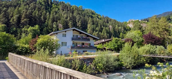 Mehrfamilienhaus mit 3 Einheiten in Seewis-Schmitten kaufen 1