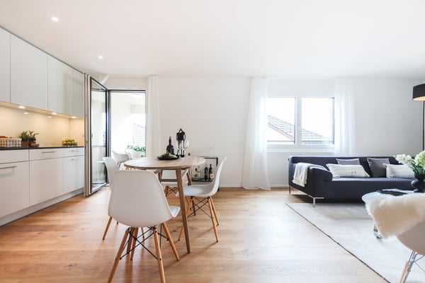 GROSSZÜGIGE UND SCHÖNE WOHNUNG MIT LOGGIA 8