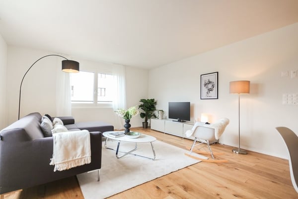 GROSSZÜGIGE UND SCHÖNE WOHNUNG MIT LOGGIA 6