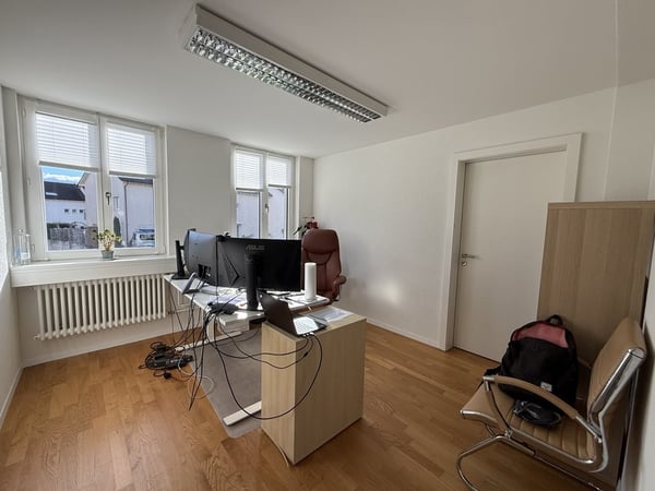 GEWERBEFLÄCHE MIT 151 M2: IDEAL FÜR PRAXIS, BÜRO ODER ATELIER 2