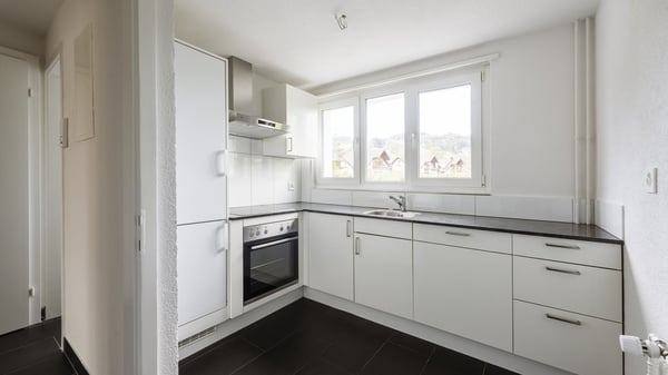 LICHTDURCHFLUTETE 3 ZIMMER-WOHNUNG AN GUTER LAGE 6