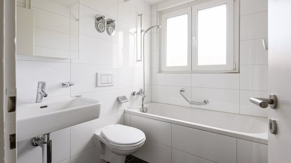 LICHTDURCHFLUTETE 3 ZIMMER-WOHNUNG AN GUTER LAGE 9