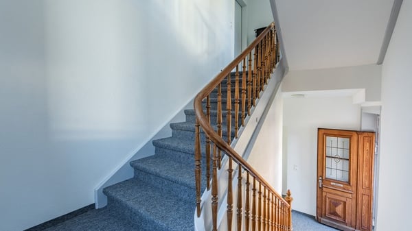 GEWERBERAUM IN CHARMANTEM WOHNHAUS ZU VERMIETEN 2