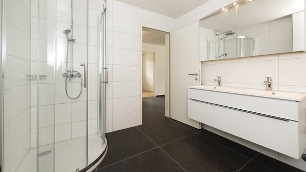 MODERNE 3.5 ZIMMER WOHNUNG IM MEHRFAMILIENHAUS - Willkommen in Stadel 8
