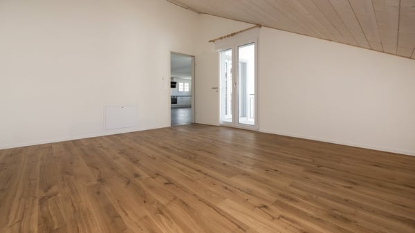 MODERNE 3.5 ZIMMER WOHNUNG IM MEHRFAMILIENHAUS - Willkommen in Stadel 7