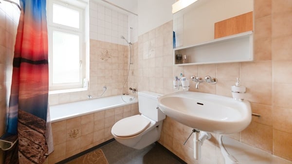 Einzigartige Altbauwohnung mit grosszügigem Grundriss 4