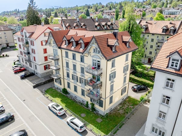 Einzigartige Altbauwohnung mit grosszügigem Grundriss 1