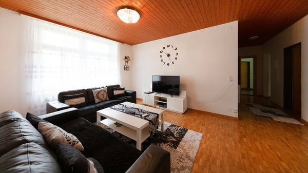 Einzigartige Altbauwohnung mit grosszügigem Grundriss 5
