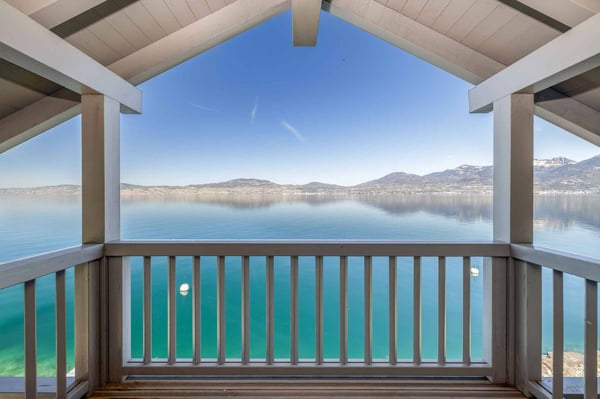 Exclusivité Cardis - Villa contemporaine pieds dans l'eau avec garage à bateau 2